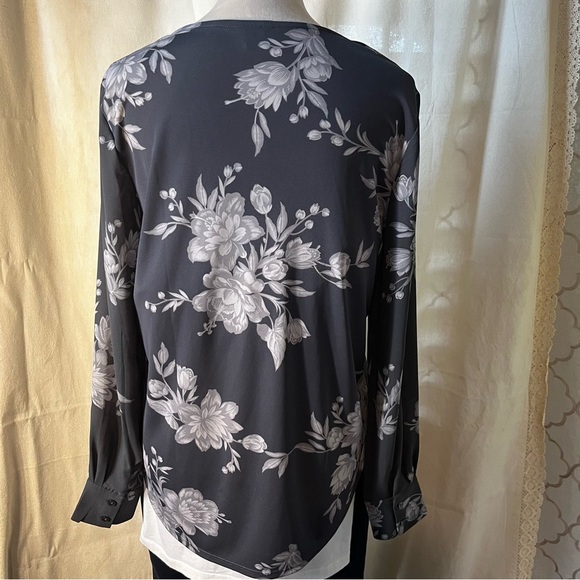 Ann Taylor Women's Long Sleeved Blouse Gray Floral V Neck Pleated Front Size Sm - Picture 2 of 9